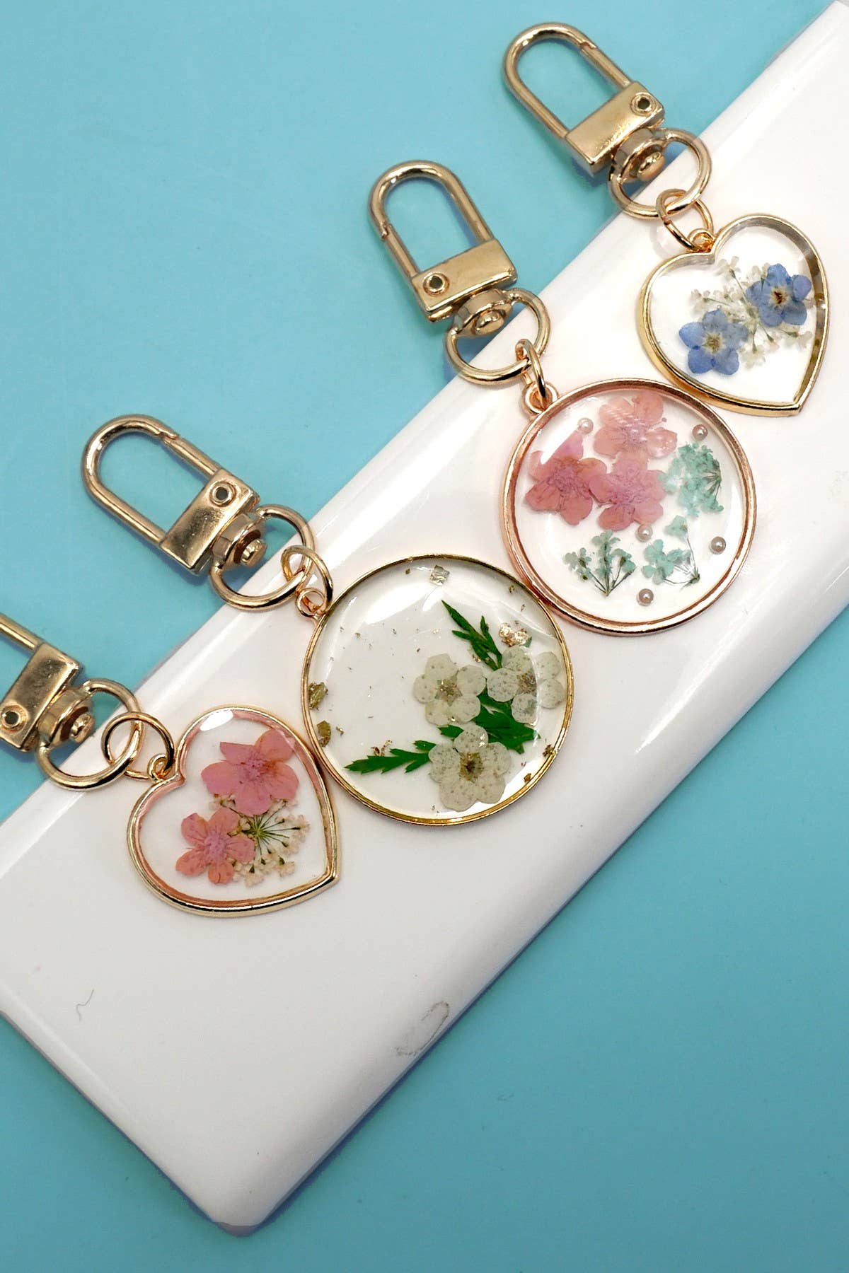BAG CHARM-PRESSED DRIED FLOWER HEART ROUND |