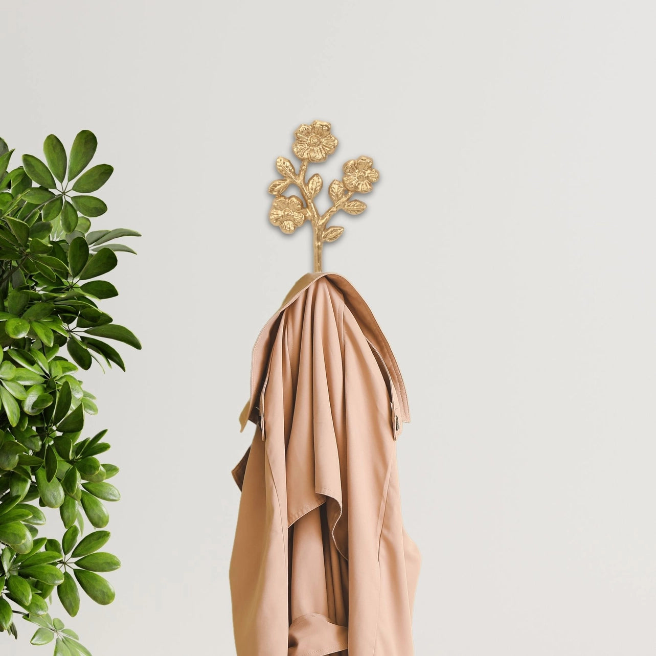 Mythra Golden Flower Cast Iron Wall Hook