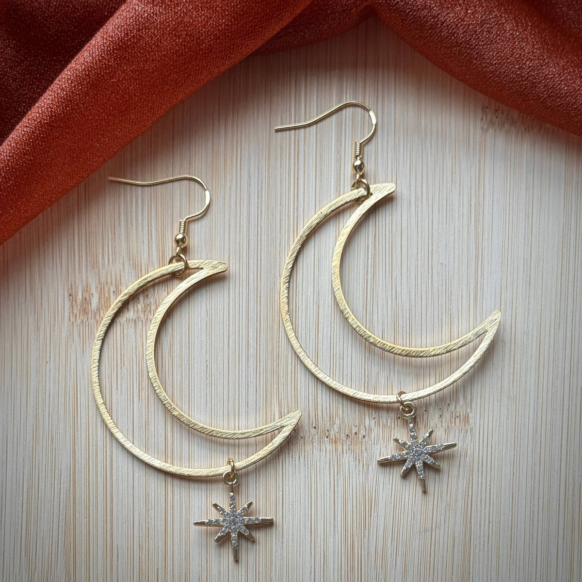 Gold Crescent Moonlight