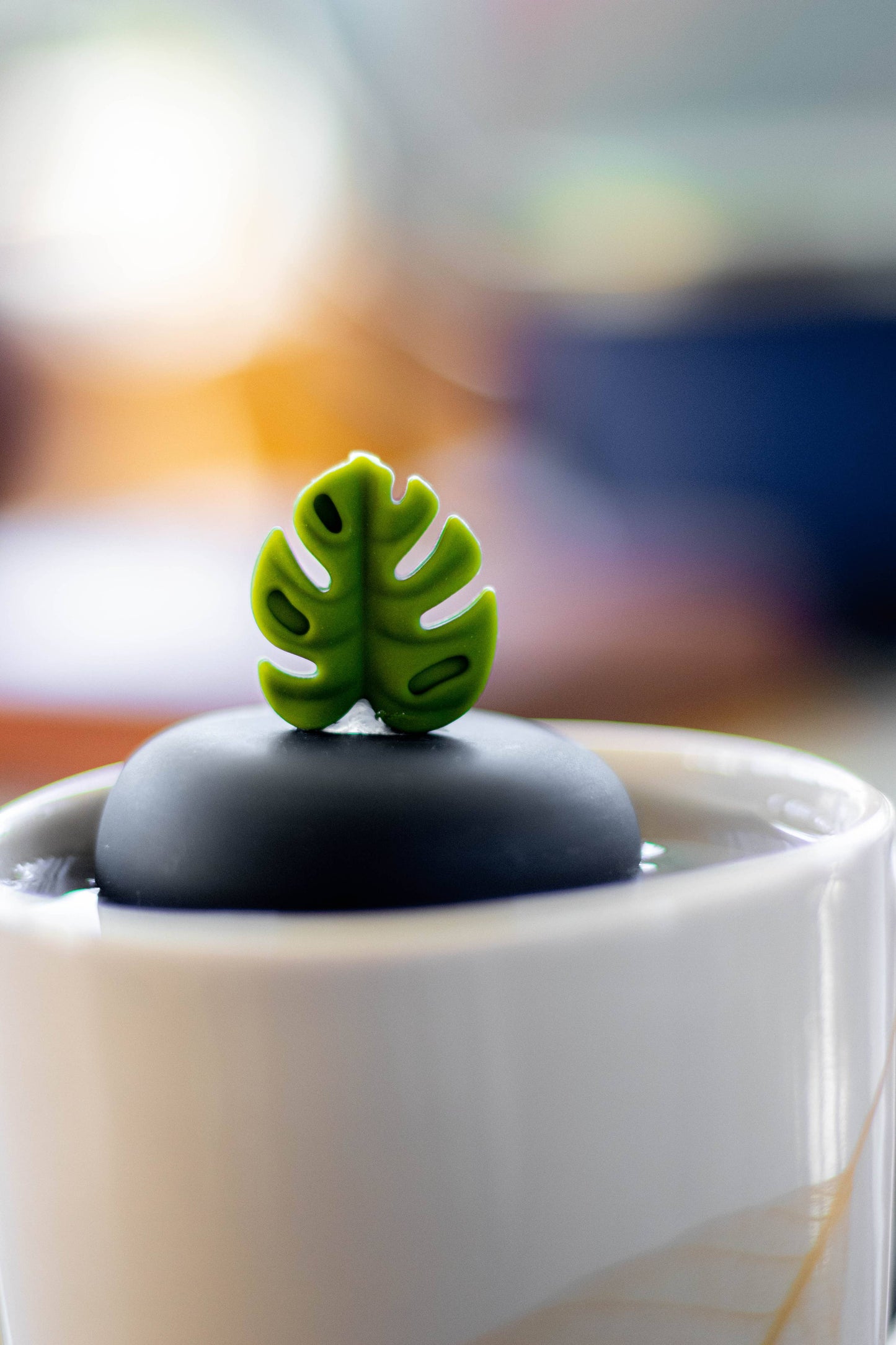 Monstera Leaf | Floating Tea Infuser |Black Base |Army Green