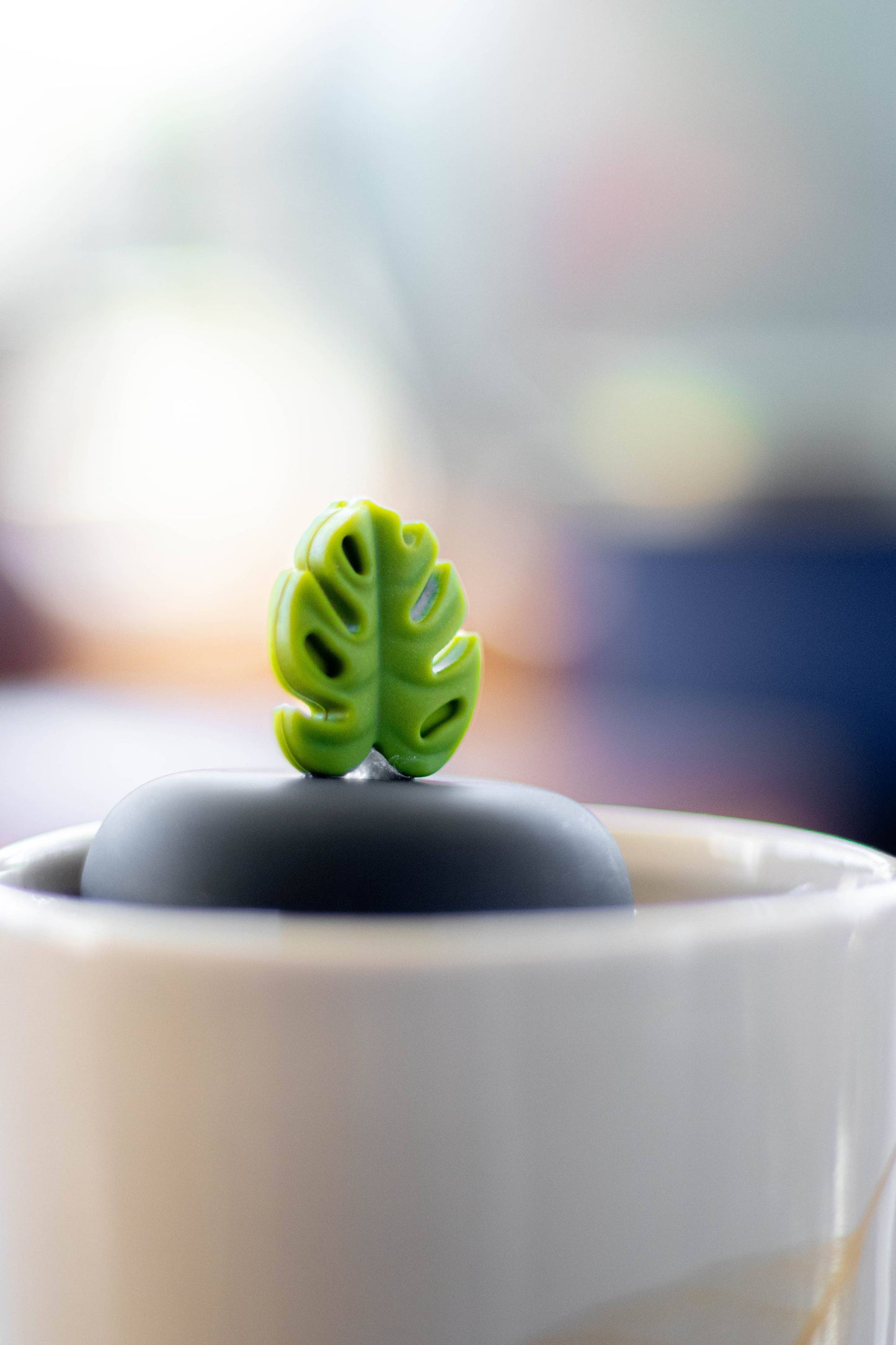 Monstera Leaf | Floating Tea Infuser |Black Base |Army Green