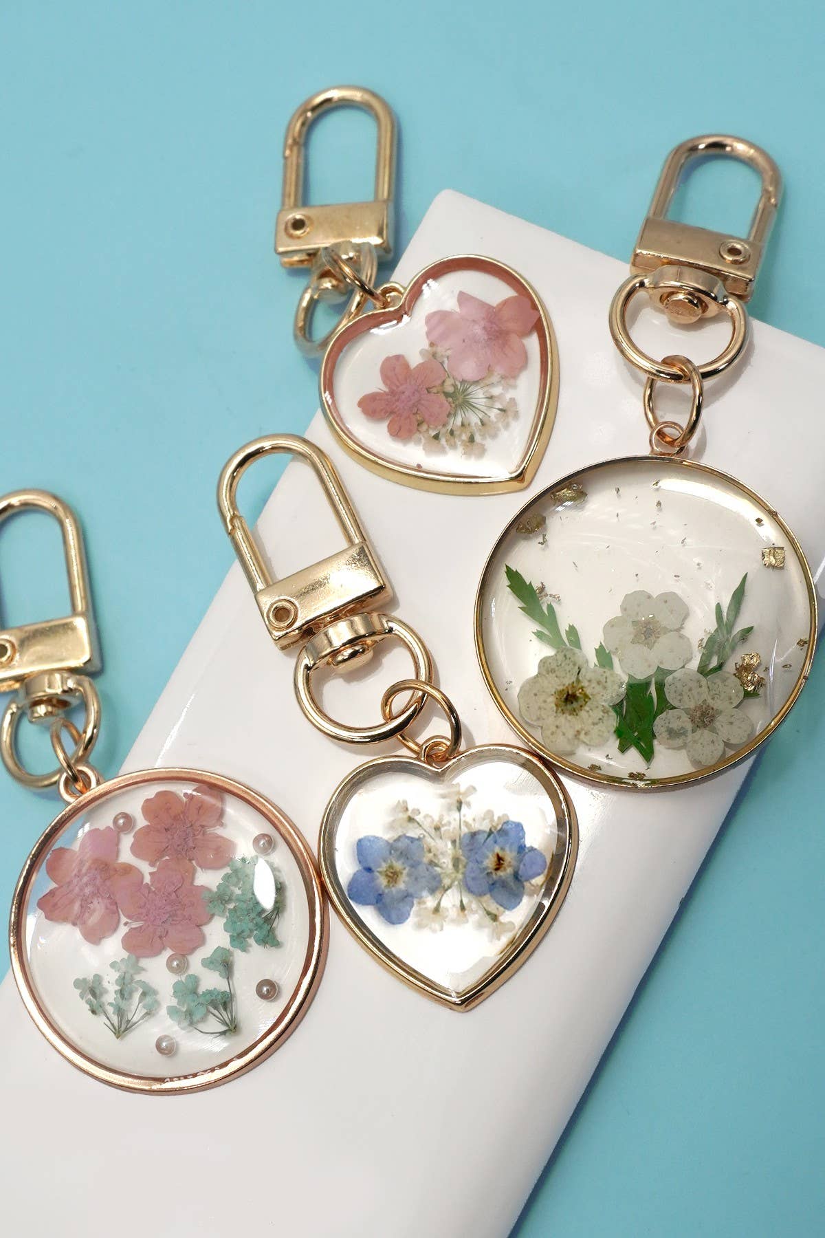 BAG CHARM-PRESSED DRIED FLOWER HEART ROUND |