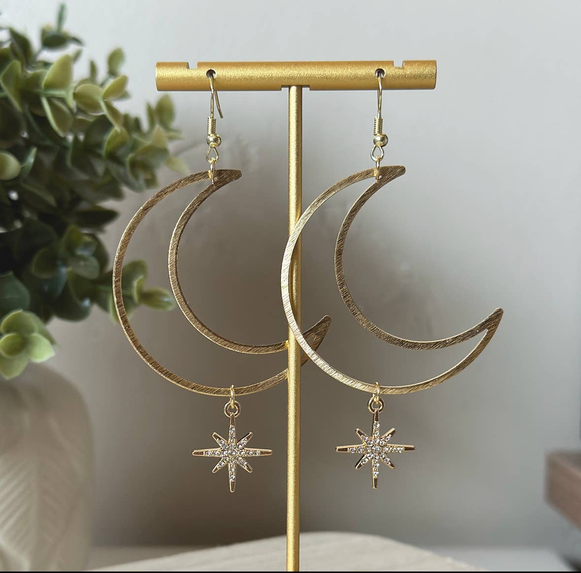 Gold Crescent Moonlight