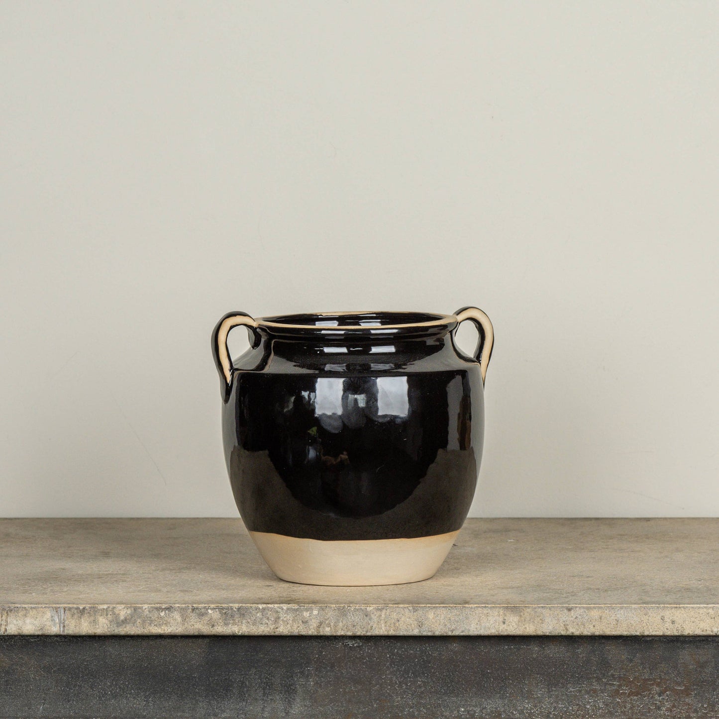 7.5" BLACK & TAN CERAMIC POT