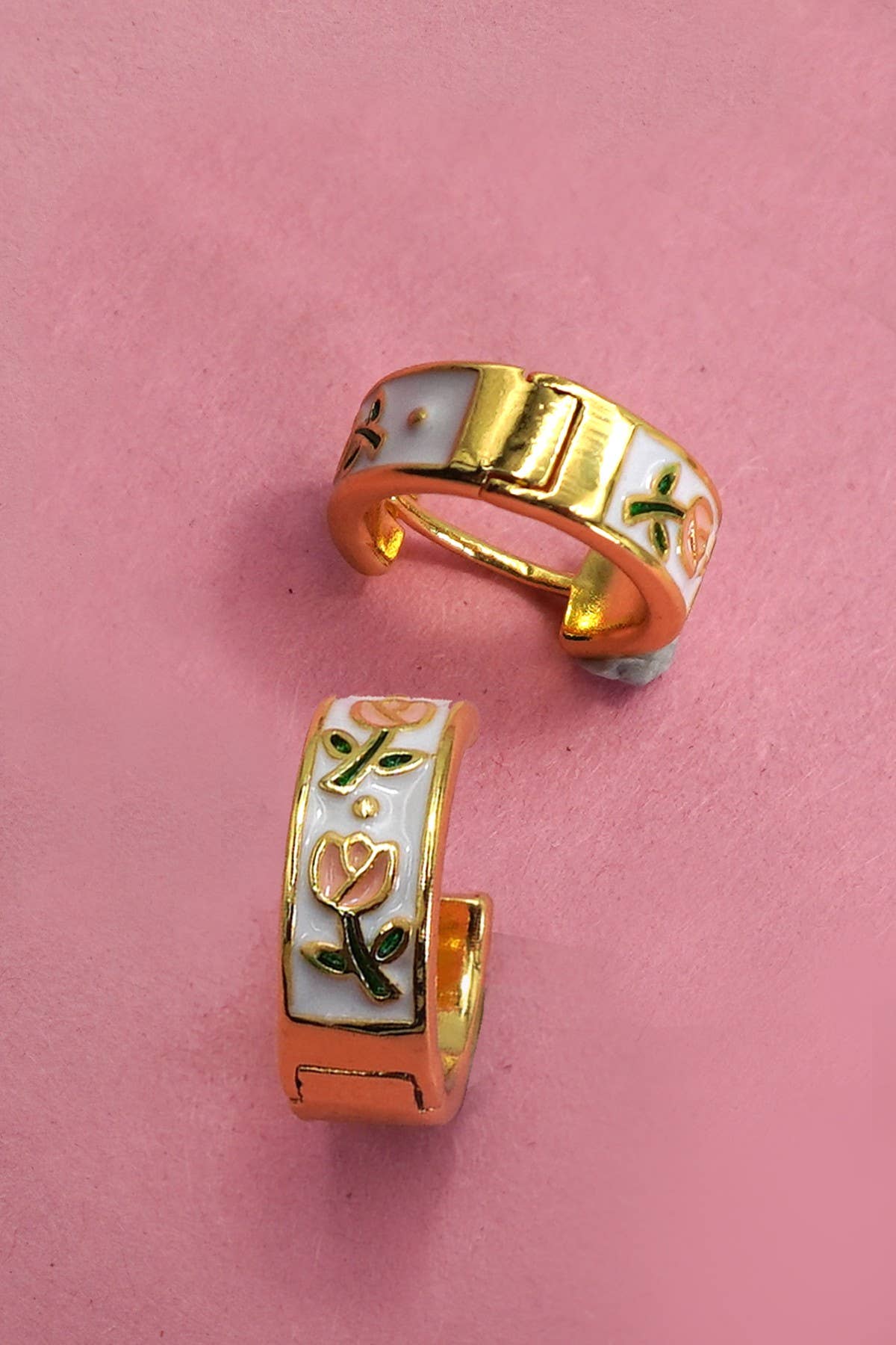 VINTAGE CLOISONNE FLORAL HUGGIE HOOP EARRINGS