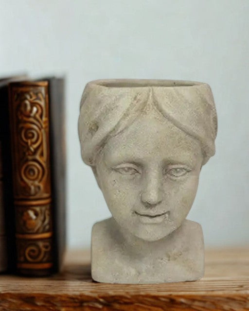 Female Peasant Planter